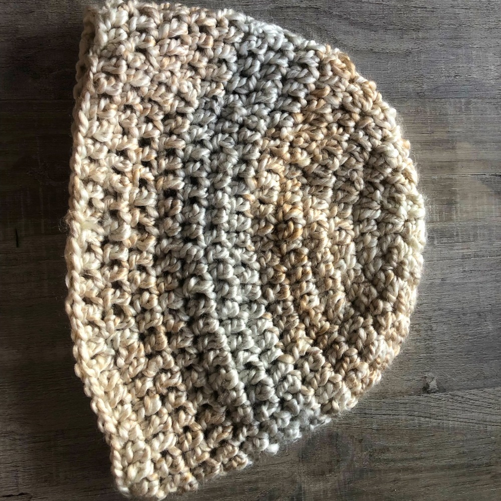 BRAND NEW cream & grey crochet beanie